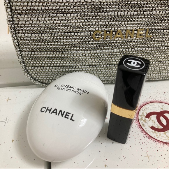 CHANEL HYDRATION ON-HAND
Essentials Set - Picture 5 of 6